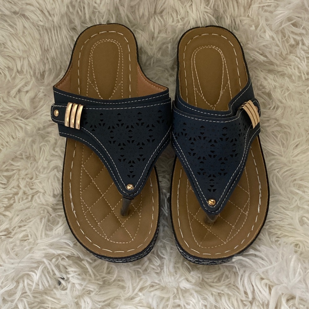 Source Unknown Navy and Tan Sandals
